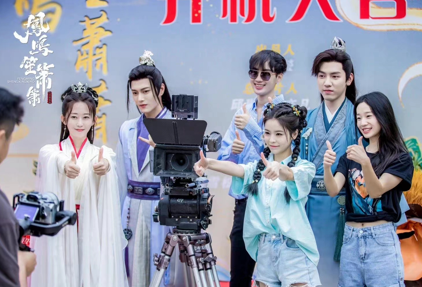 富婆为圆明星梦出资找小鲜肉演情侣？开机时男主一脸“生无可恋”