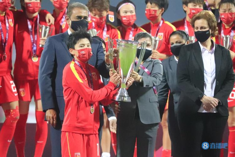 铿锵玫瑰女足夺冠全纪录,女足夺冠视频感动观众