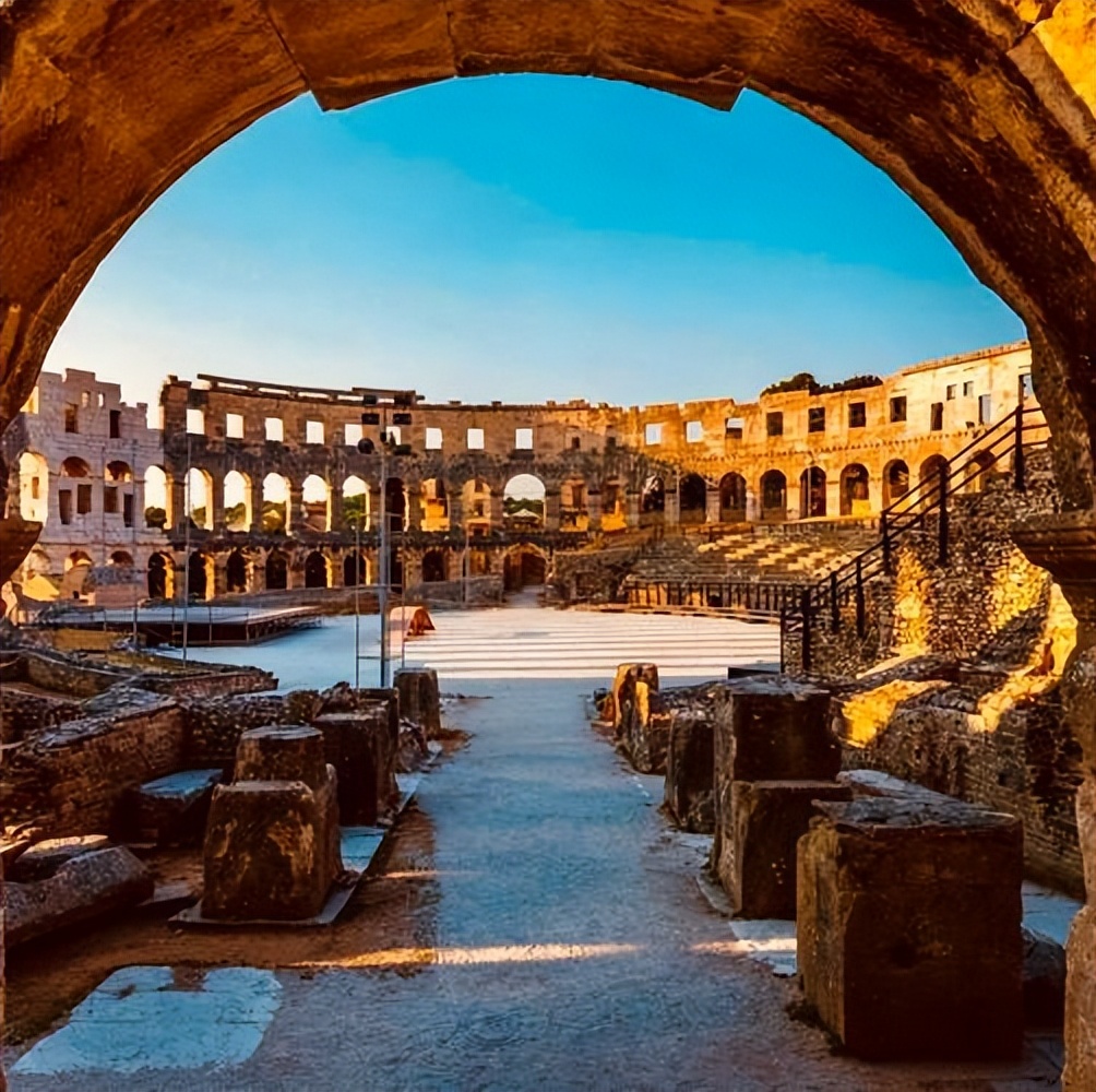 古罗马大竞技场的主要特点,古罗马竞技场代表着什么