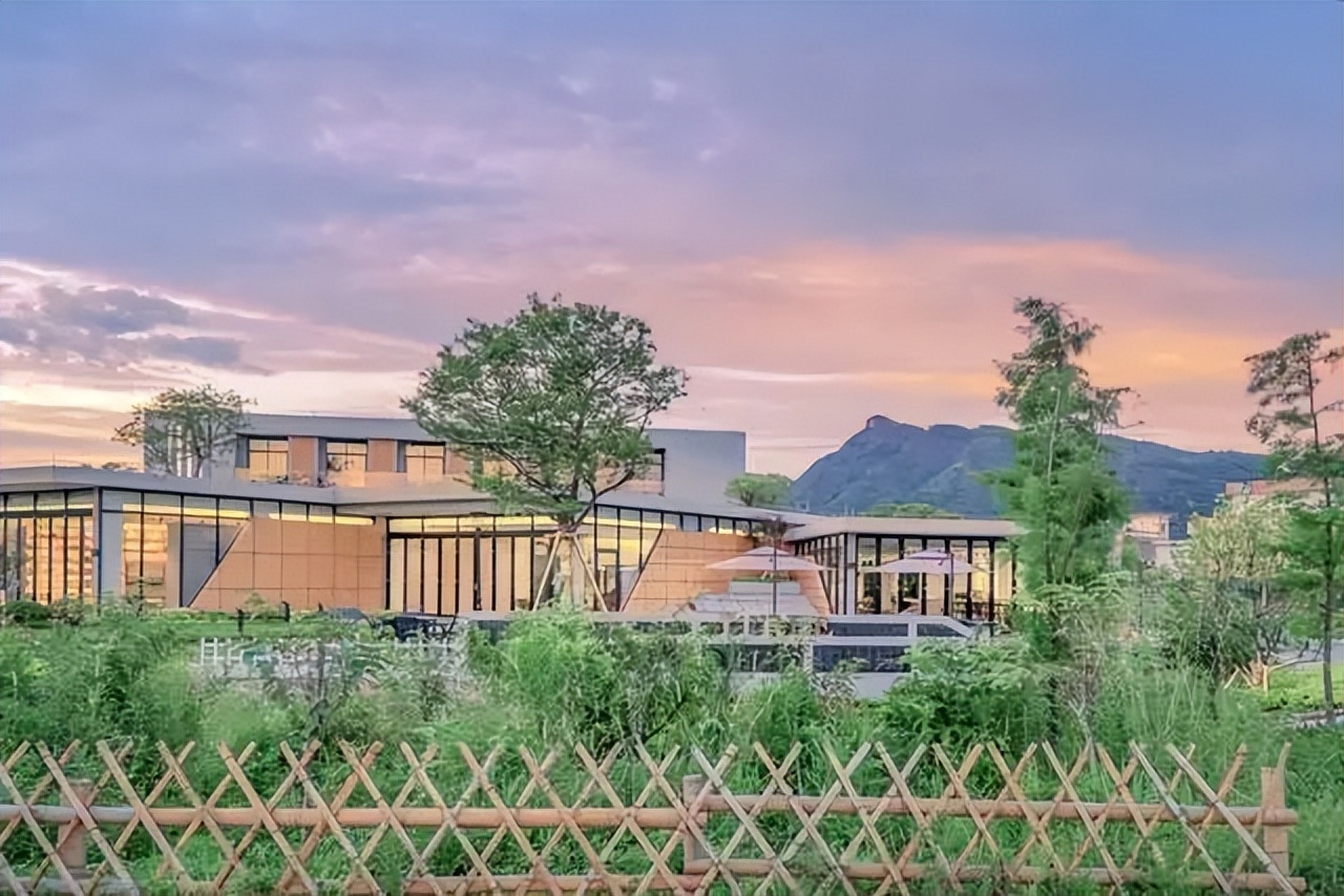 閲戠鍗佹湀鍥藉簡涓鍋囨湡浣忓鏀荤暐,閲戠涔嬬害