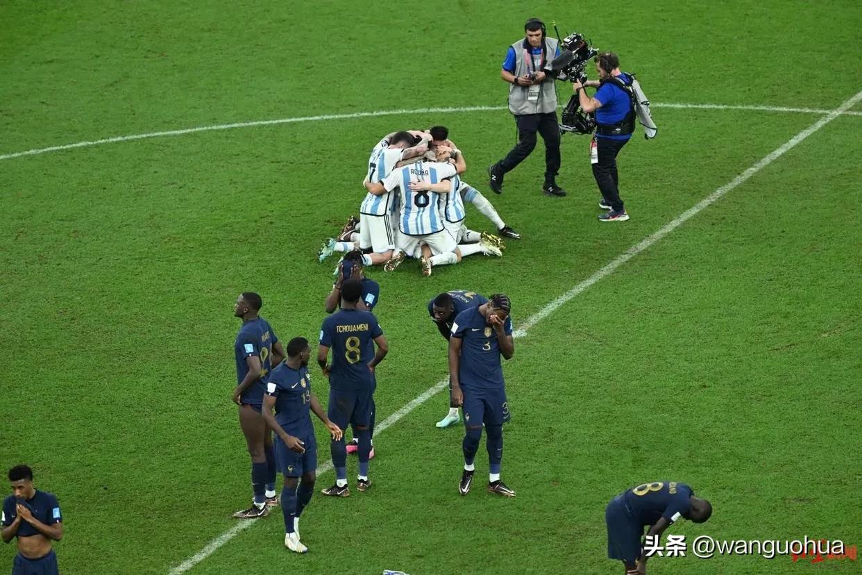 人生就像踢足球一样原版,人生就像踢皮球踢不了还得玩命踢