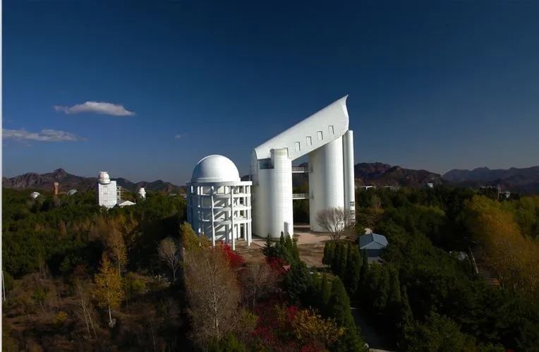 中国光学天文学的发展：兼论我国西部天文选址