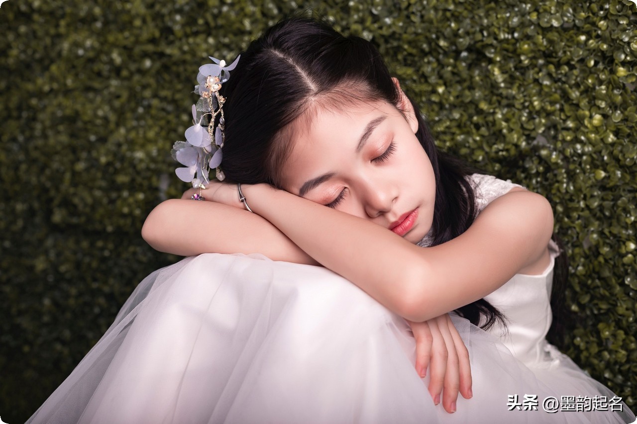 疏影横斜水清浅女孩名字,2021年女宝宝取名陈昀夕