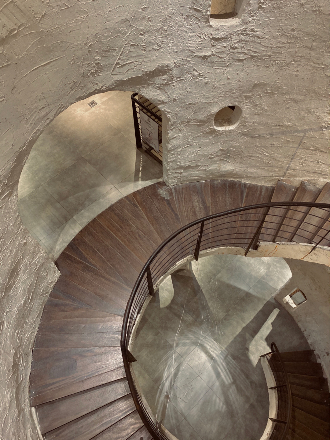 成都上新被施了魔法的“无蚊公园”!逛朋克风夜市、奇异洞穴书店