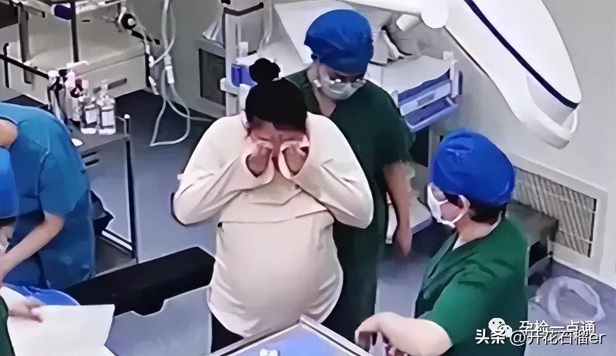 产房妈妈躺产床恐惧全身发抖,产房紧张发抖