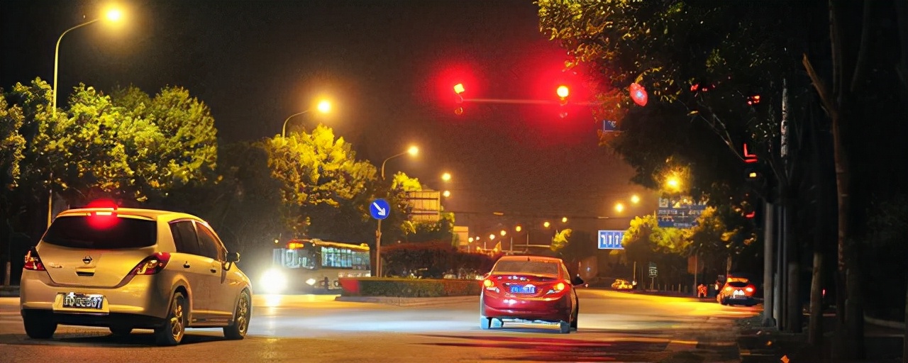 左转闯红灯了多久收到违章信息,闯红灯一般几天能收到违章通知