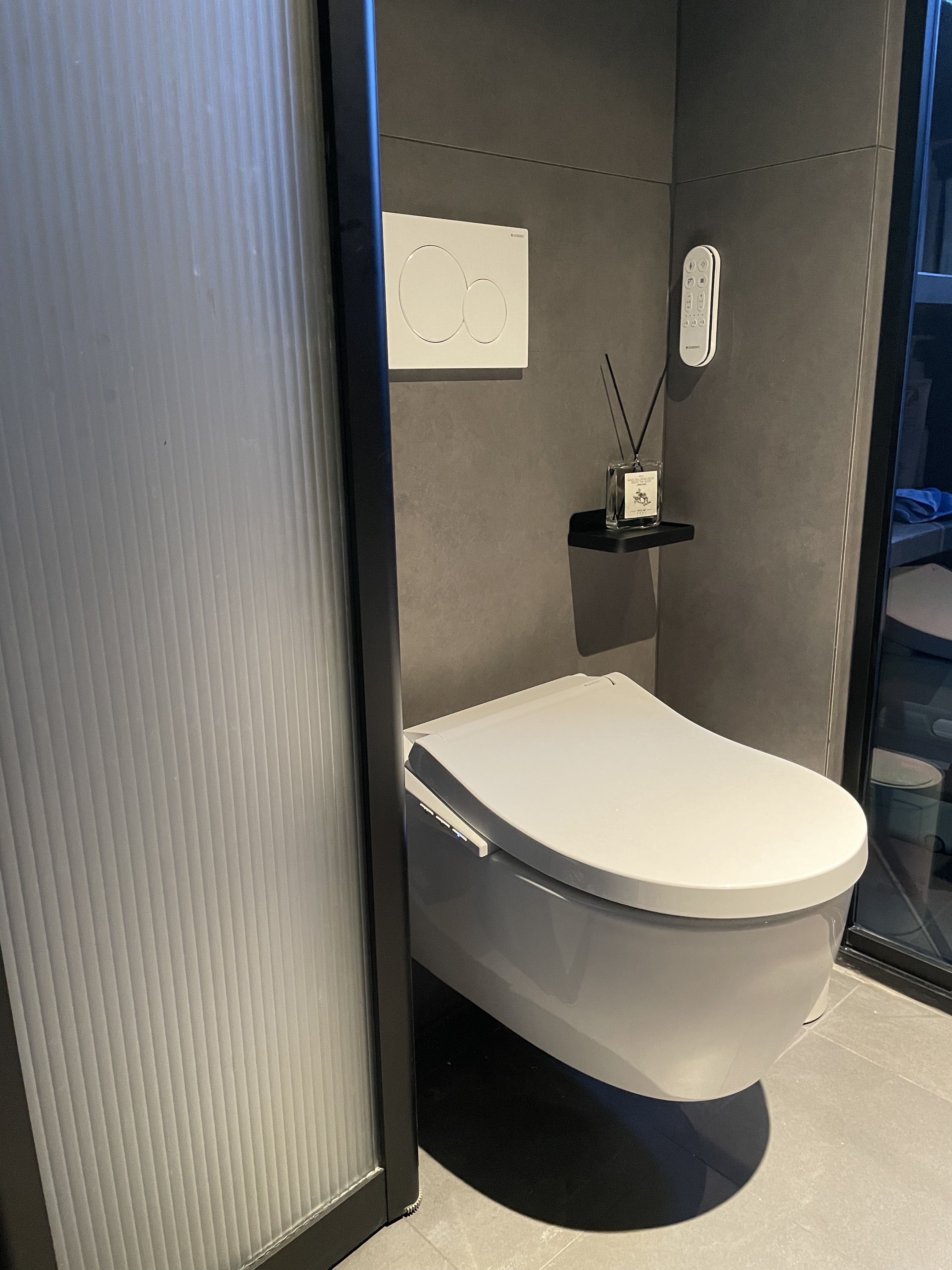 吉博力隐藏式马桶安装教程,吉博力的马桶一直有滋滋的声音