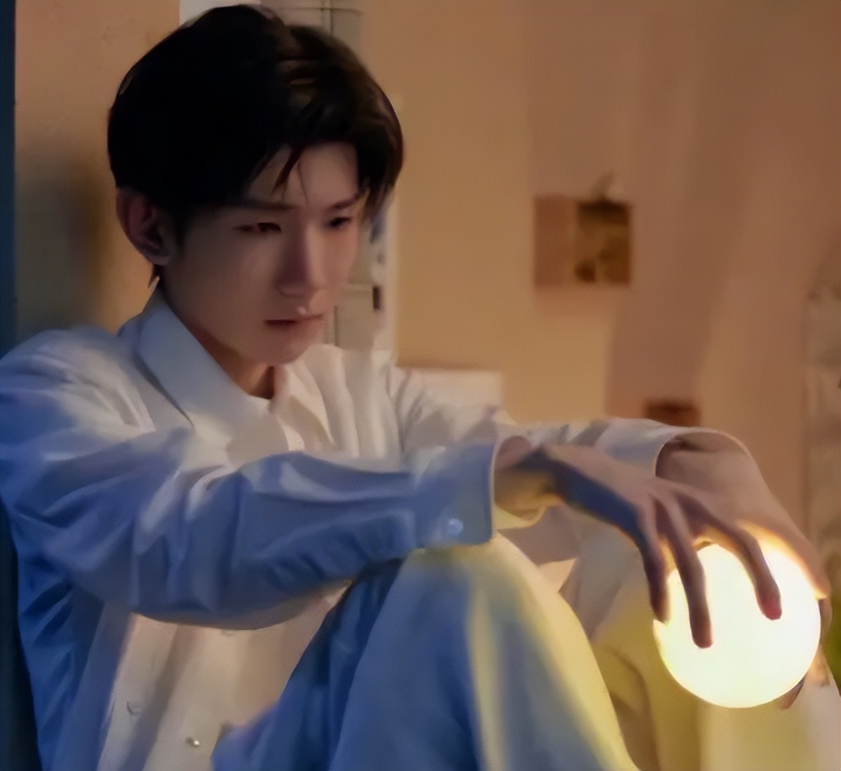 王源婚纱事件评论区逆天发言,为什么穿婚纱去看王源的演唱会