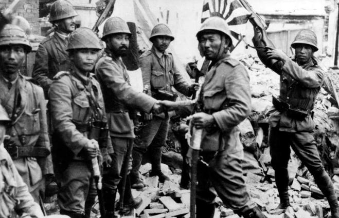 *京大南***杀屠**幸存者真实回忆:我躺尸体堆里装死,一声不吭挨了5刀