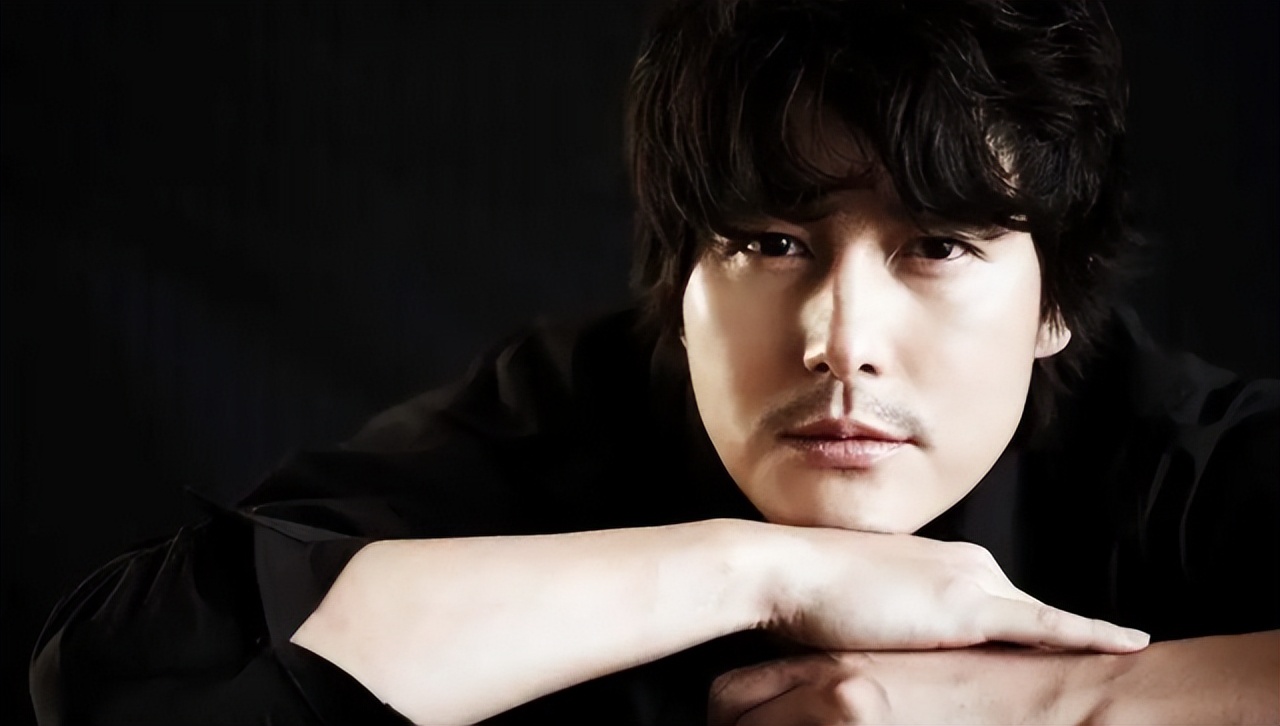 长了一张风情万种的脸却很干净,长得风流倜傥情史干净的男明星