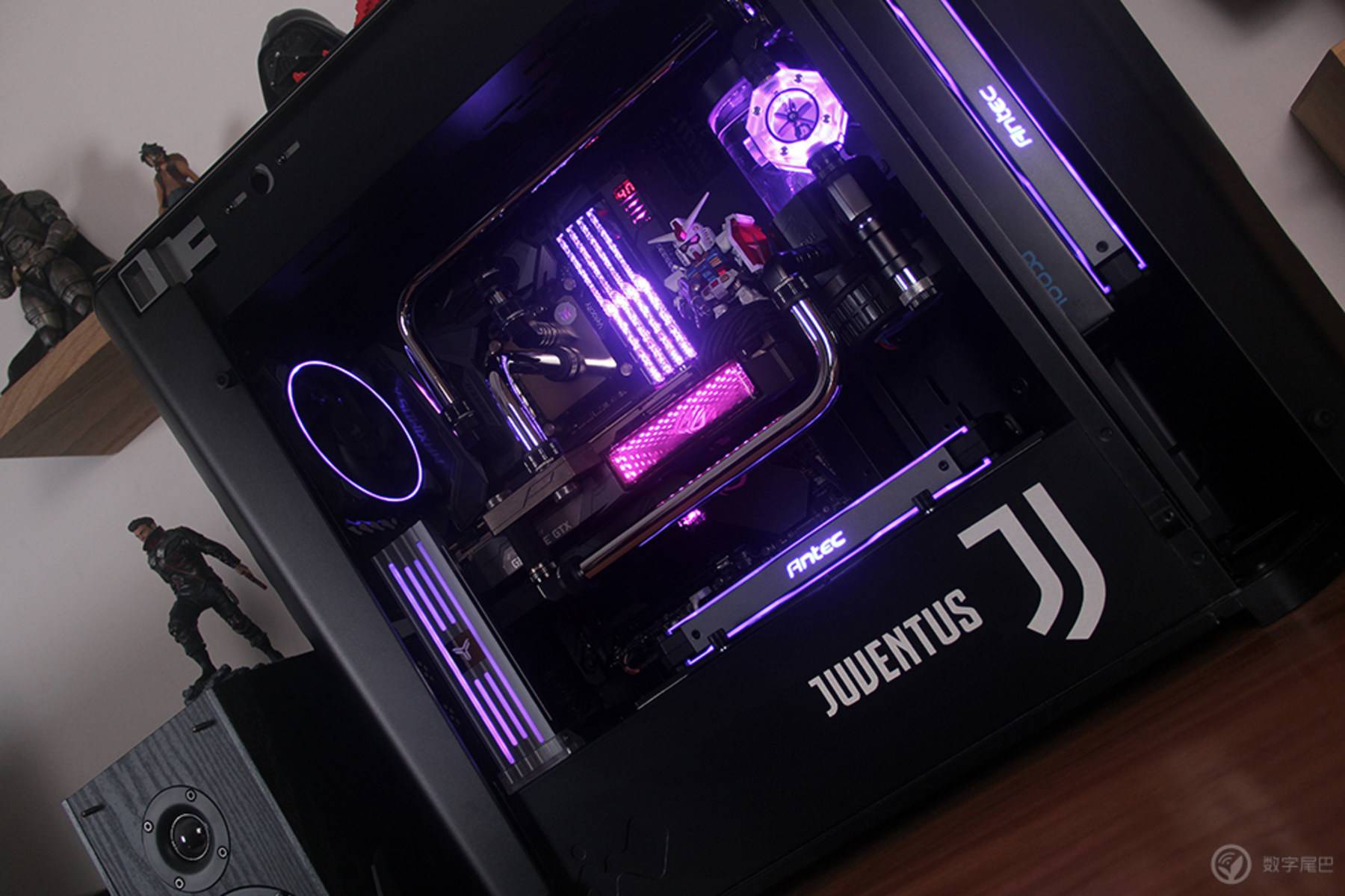 推荐几款高逼格电脑桌面,实用科技感很强的电脑桌面