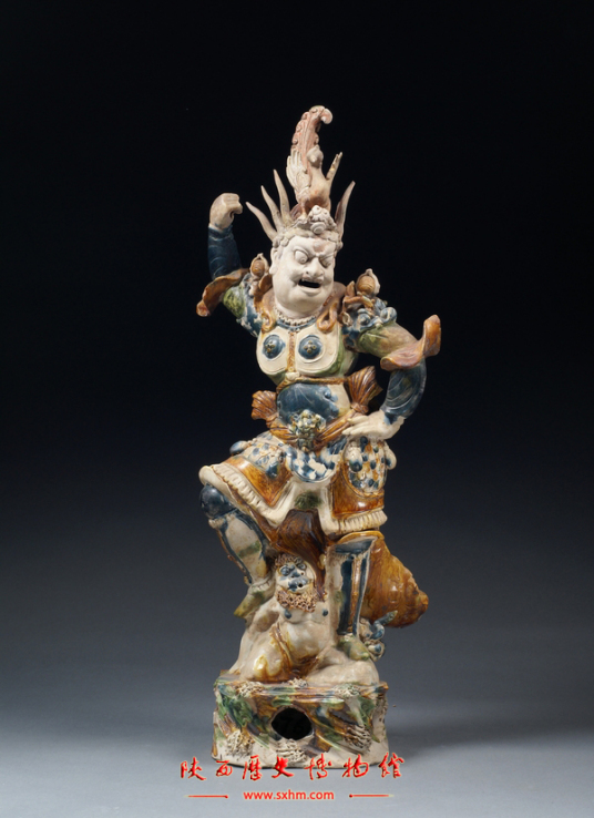 三彩釉陶雕塑,唐代三彩俑具有什么艺术特点