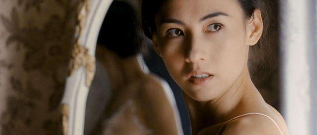 范冰冰和李解舌吻视频女演员被骚扰是常事！范冰冰胸部多次被