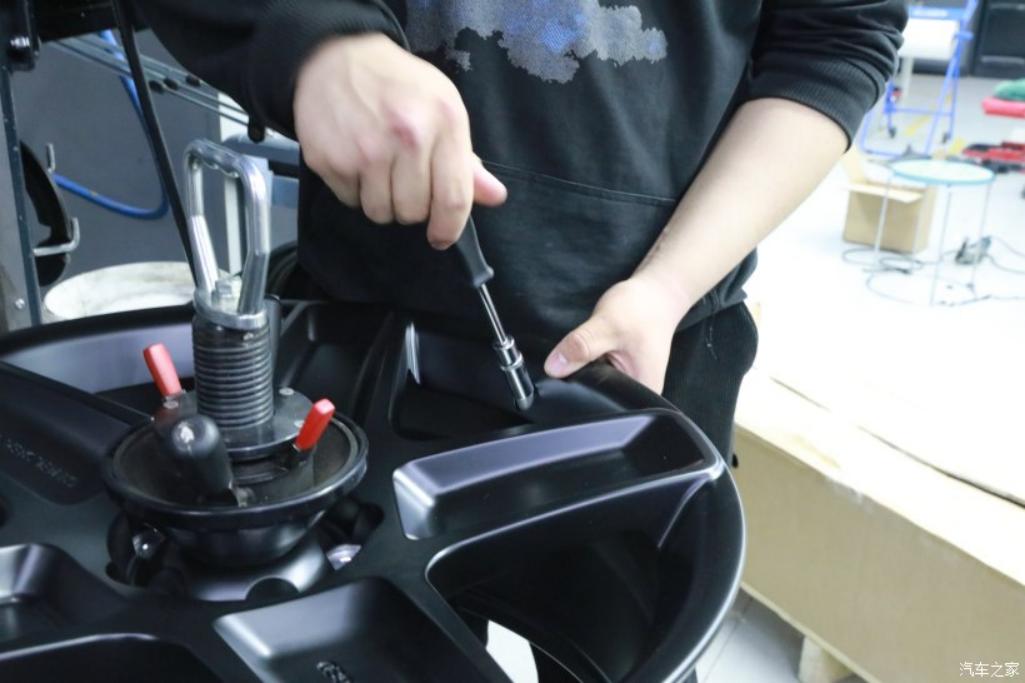 路虎卫士改装17寸轮毂,路虎卫士22寸黑色轮毂固定踏板