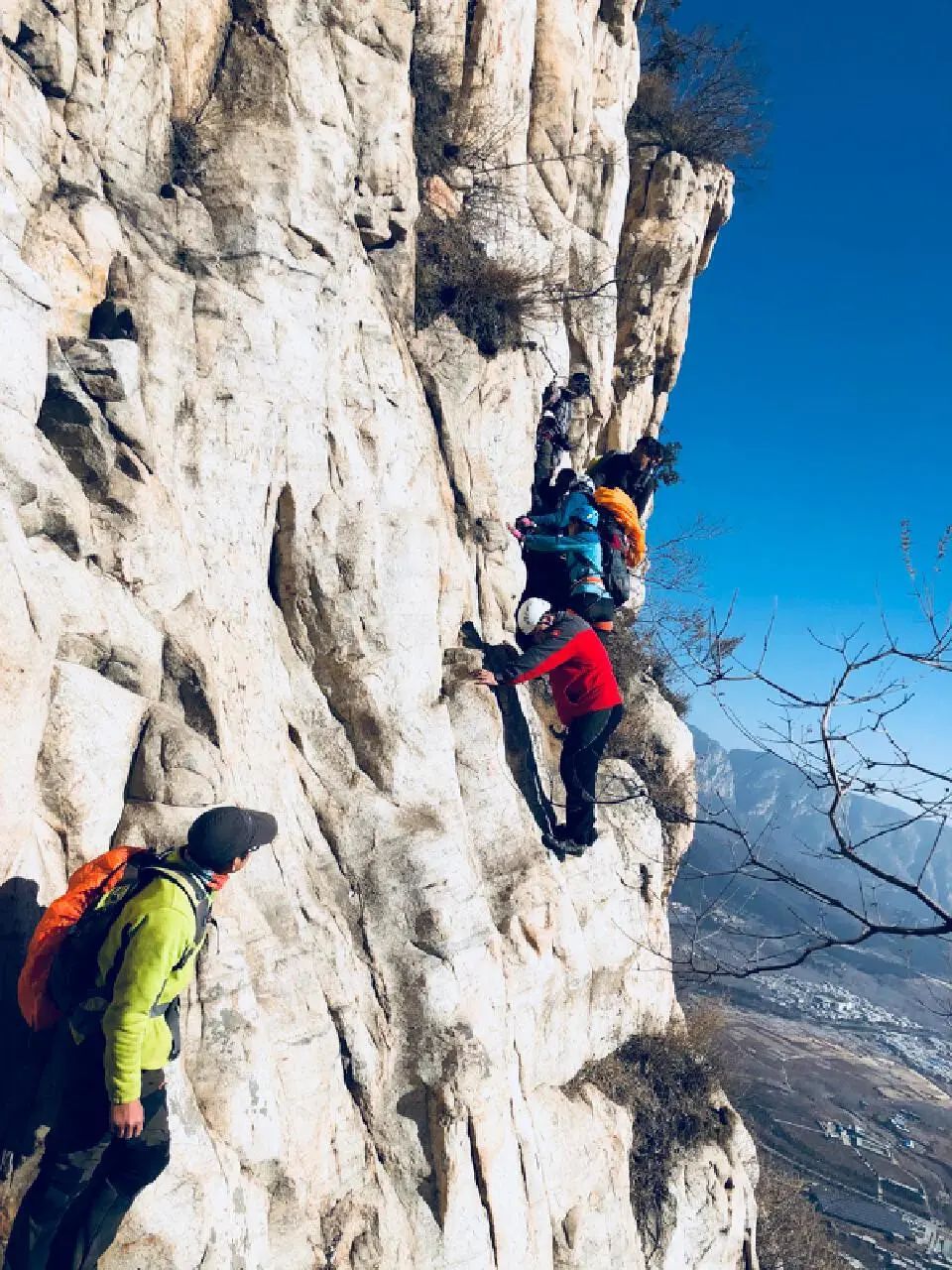 20230513嵩山月亮坡四号线溜腿，旁边的小山脊又出意外了