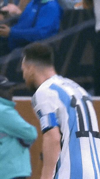 当阿根廷赢得点球梅西如释重负,法国扳平梅西反应