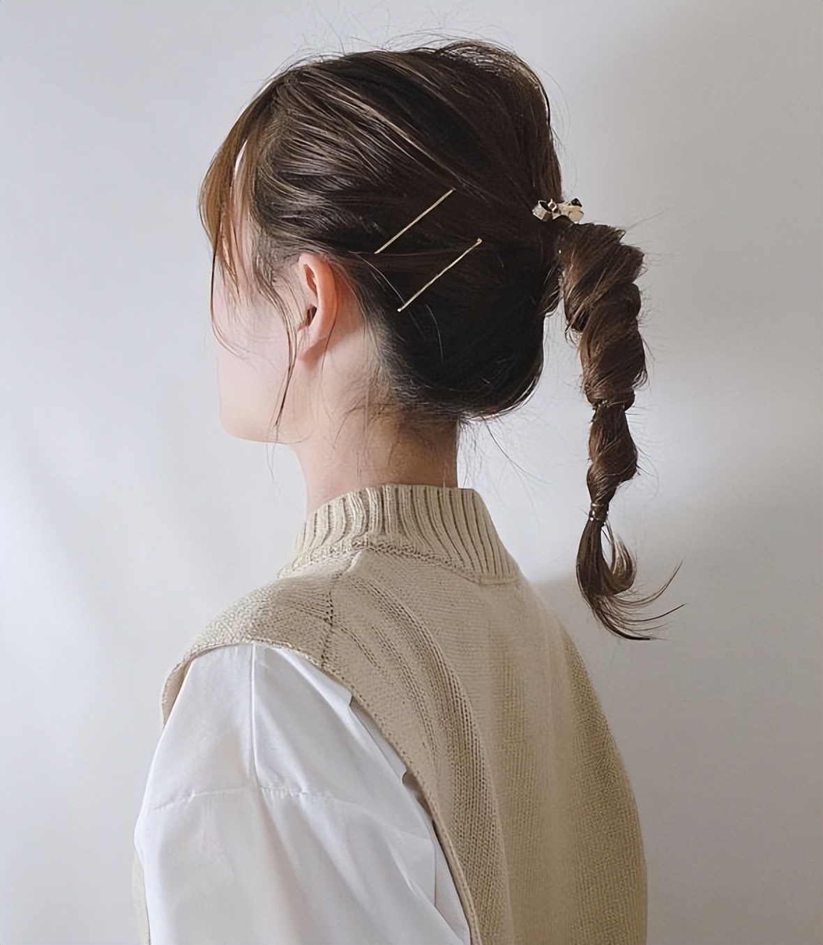 长马尾辫的各种扎法步骤图解,如何扎出凌乱的马尾辫详细教程