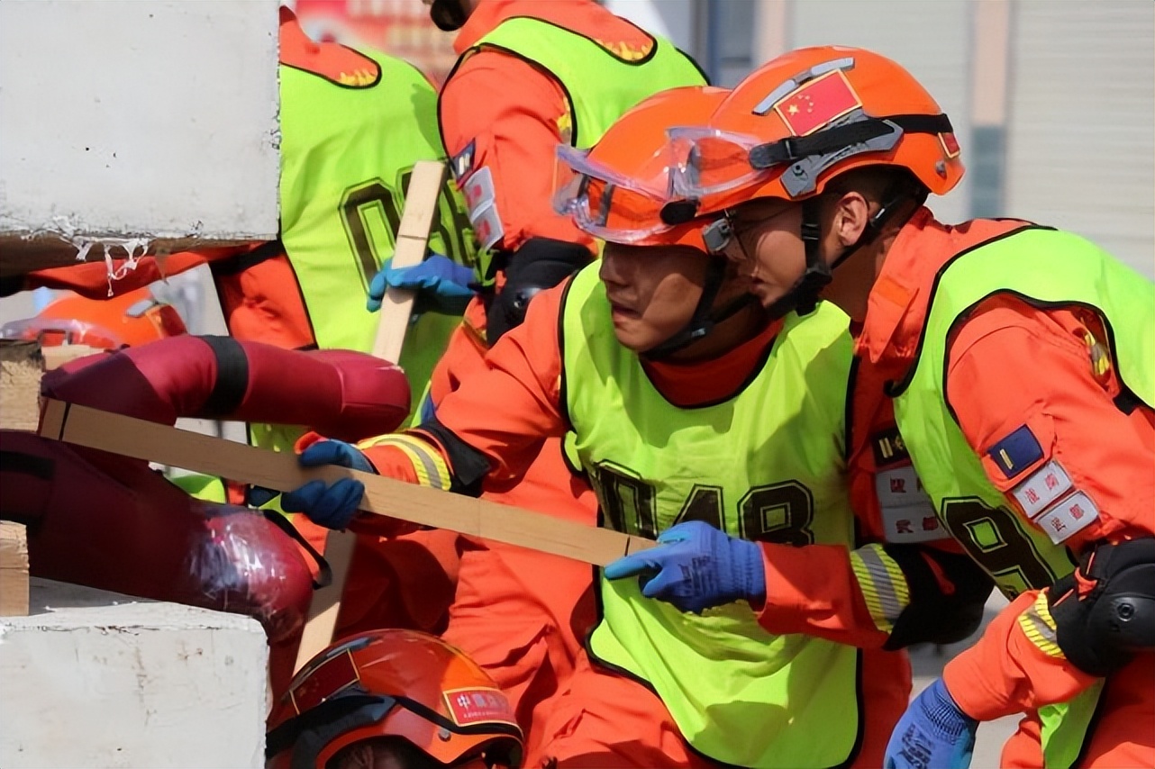 森林消防大队春节进行防火巡查,森林消防部署大练兵大比武