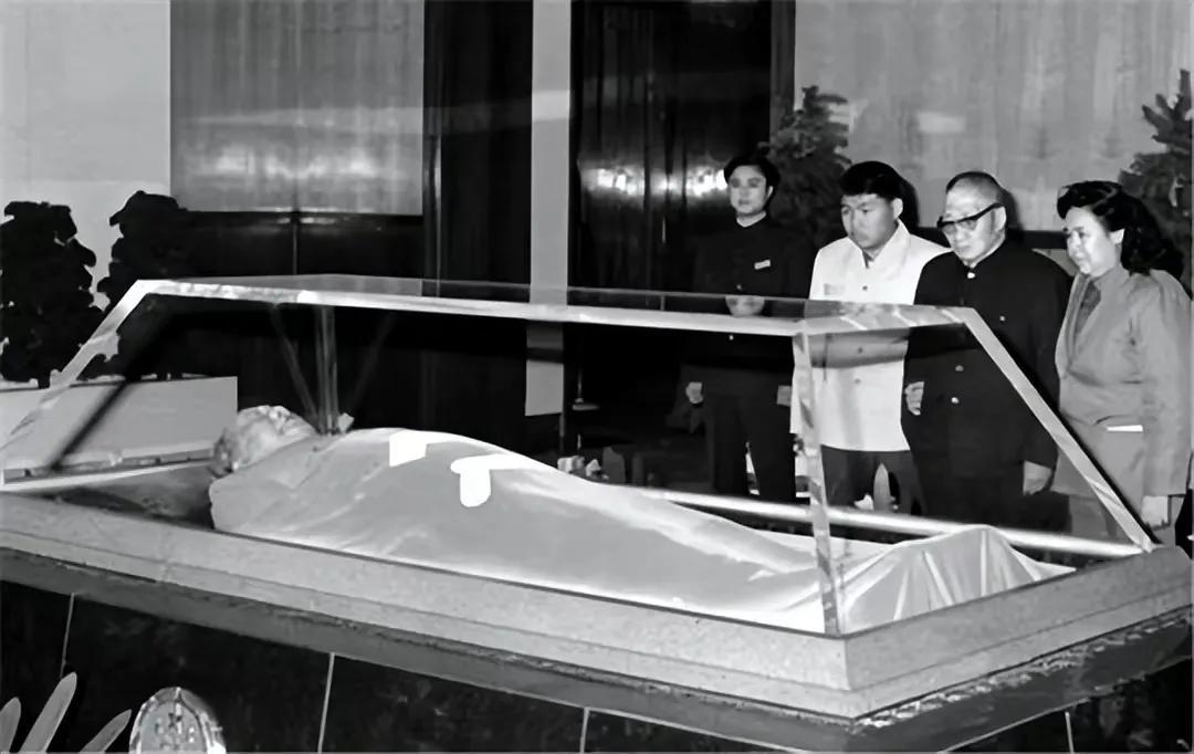 毛主席的水晶棺：纯度99.9999%，能抗8级地震，至今无人能再做