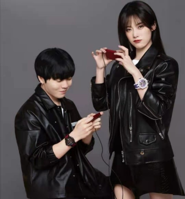 腐团儿晒长腿,rita和腐团儿谁更漂亮