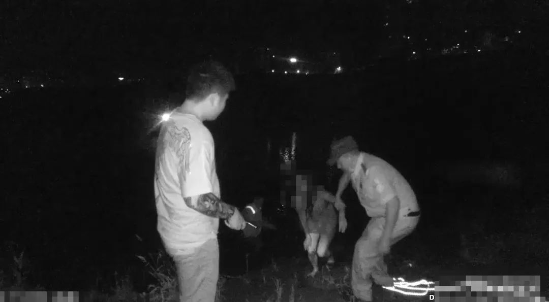 百日行动｜万州两情侣闹别扭双双跳江，钟鼓楼派出所紧急救援