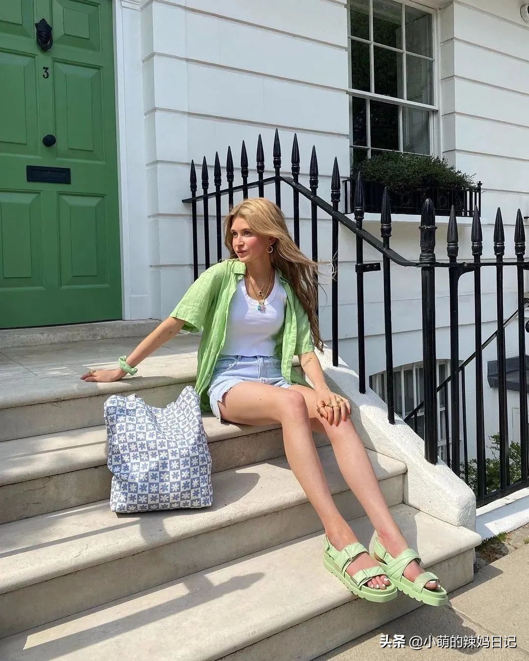 扔掉你的运动鞋，太捂脚！今年推荐这双“夏季鞋”，舒适又显高