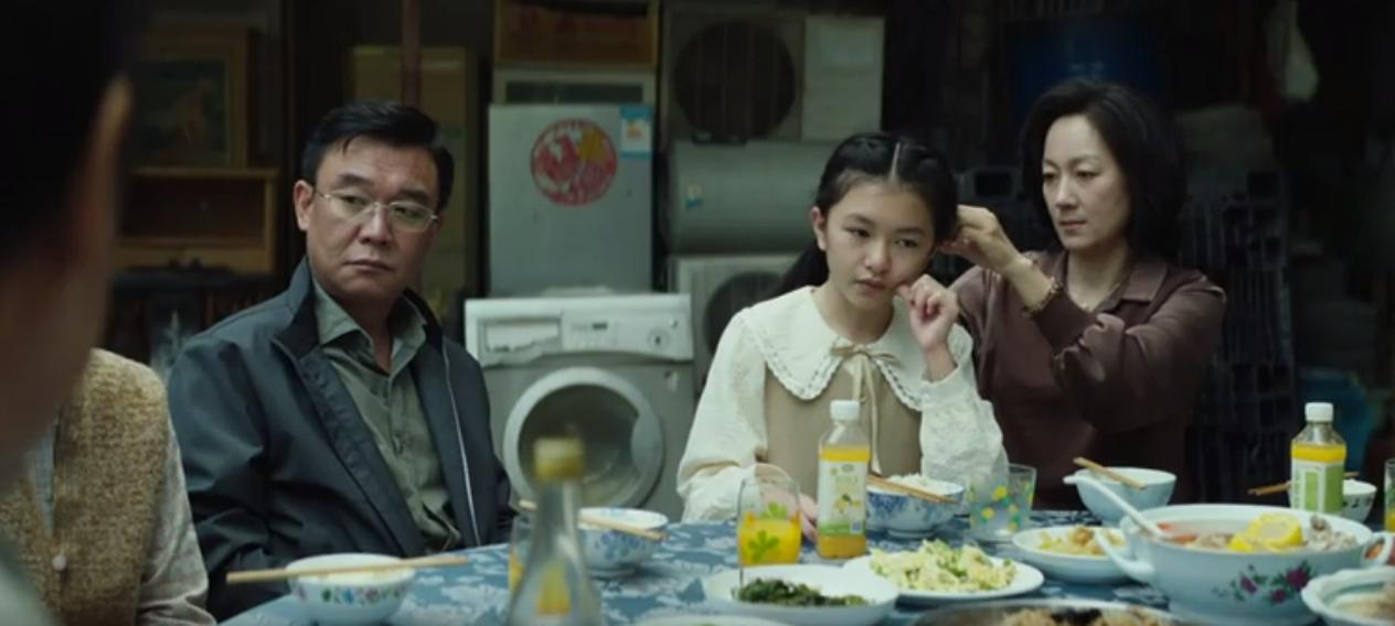 难得“聚焦低收入老年人”的好电影：四个神仙戏骨，一台刻骨铭心