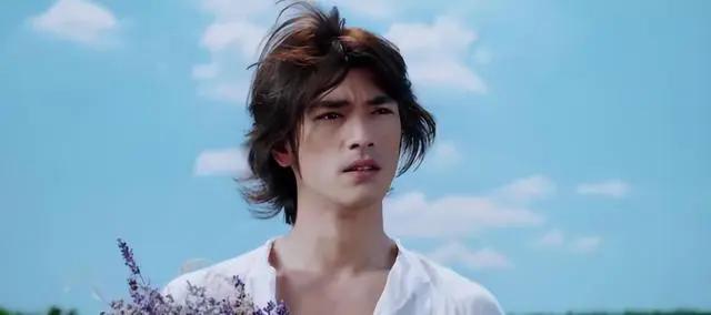 不演戏回归舞台,娱乐圈难得一见的金城武