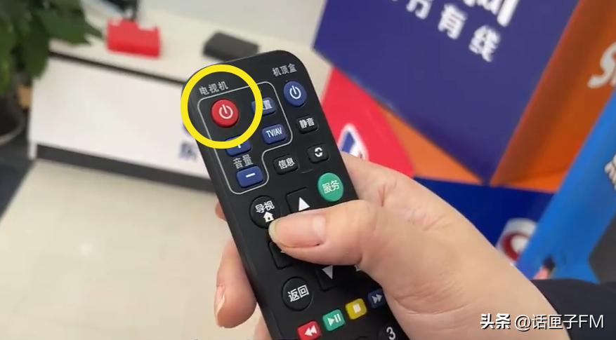 语音遥控器怎么使用视频教程,语音智能遥控器怎么使用的教程
