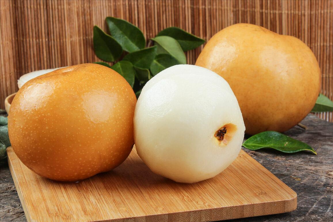 一*爆口**汁的秋月梨，是什么味道？它凭啥那么贵？背后有3个原因