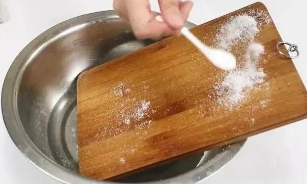 砧板发霉了用什么办法能洗掉,砧板发霉可以开水泡吗