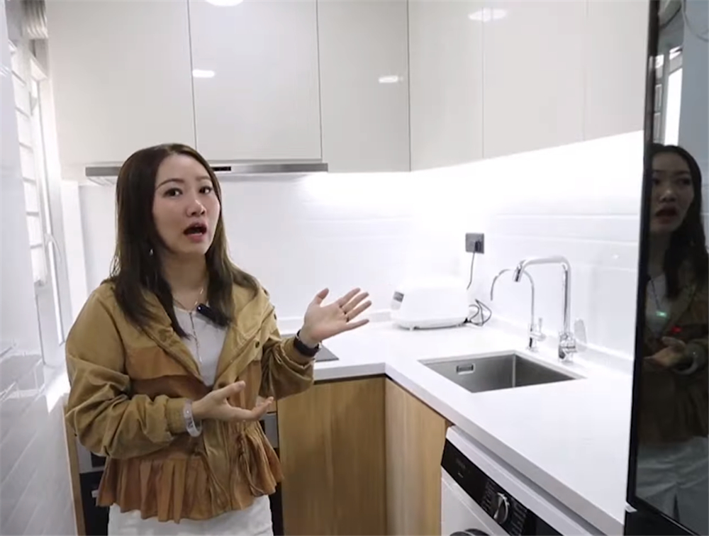 香港一对年轻情侣买房,香港90后夫妻买下35平米小家