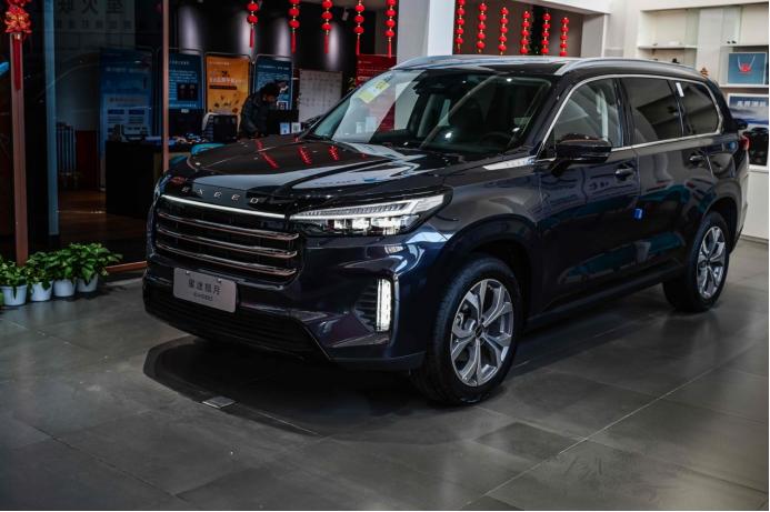 星途揽月2024款和传祺gs8对比,星途揽月国际版对比广汽传祺gs8