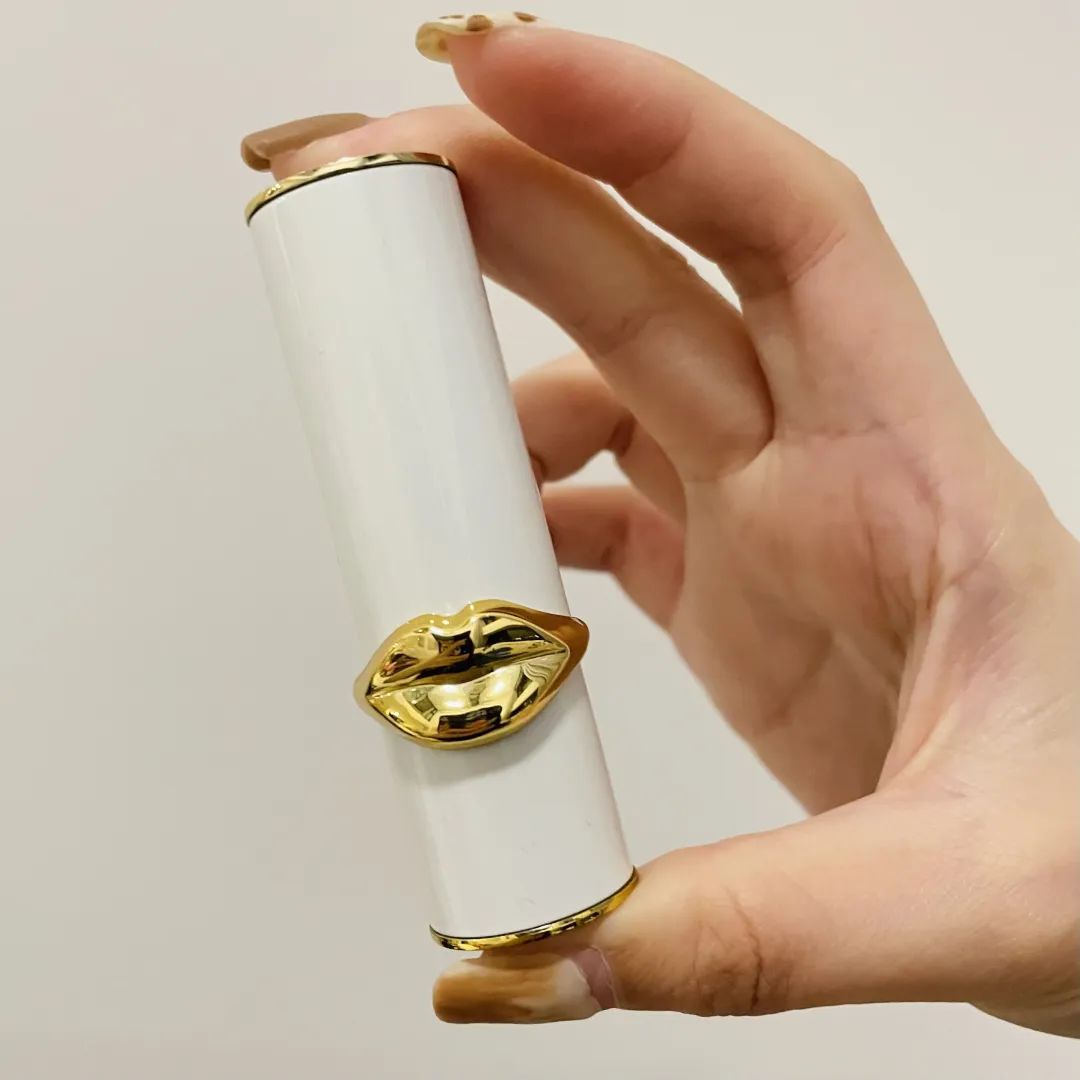 润唇膏为何越涂越干呢,涂了这么多年的润唇膏