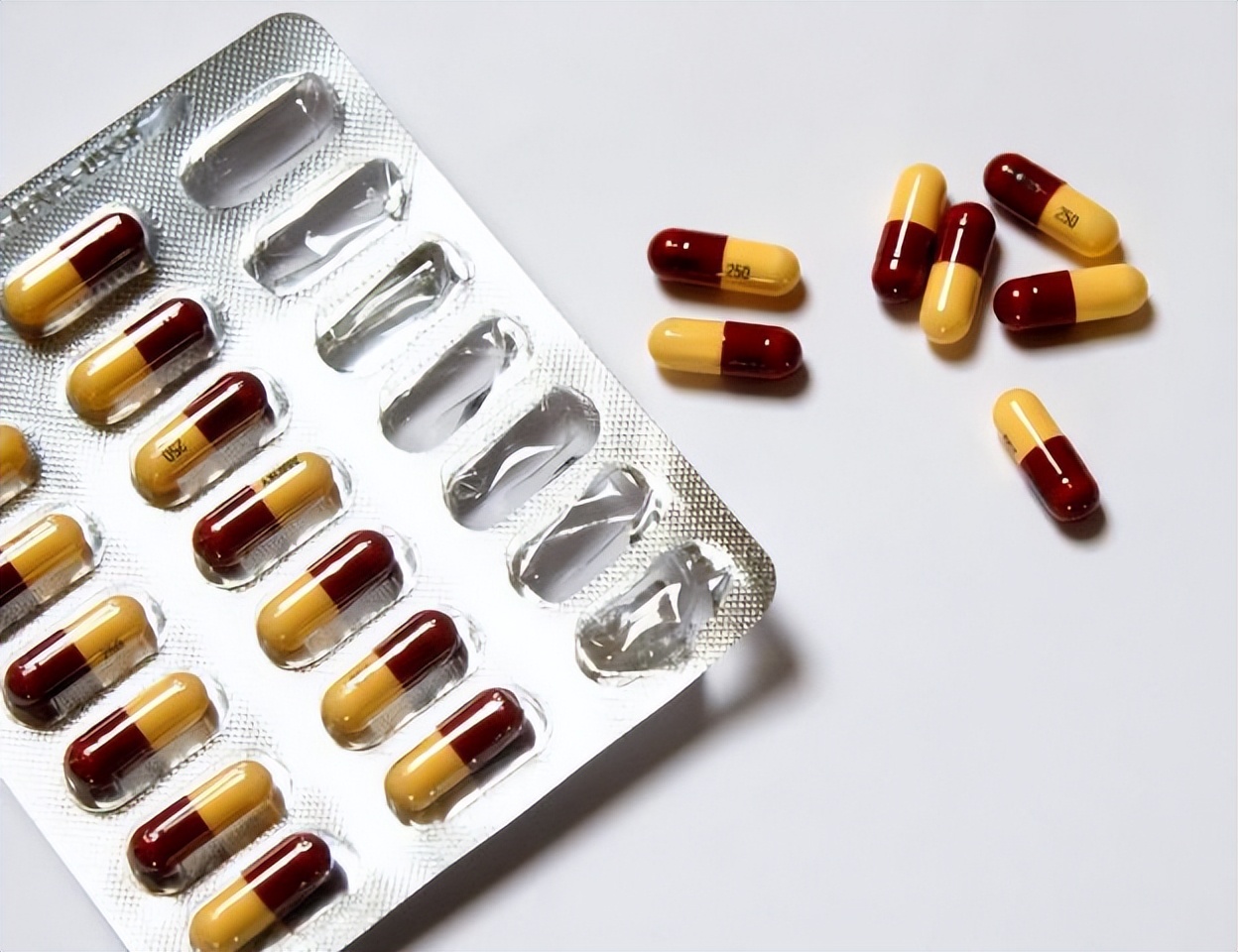 阿莫西林药是不是属于头孢,阿莫西林药属于青霉素之类吗