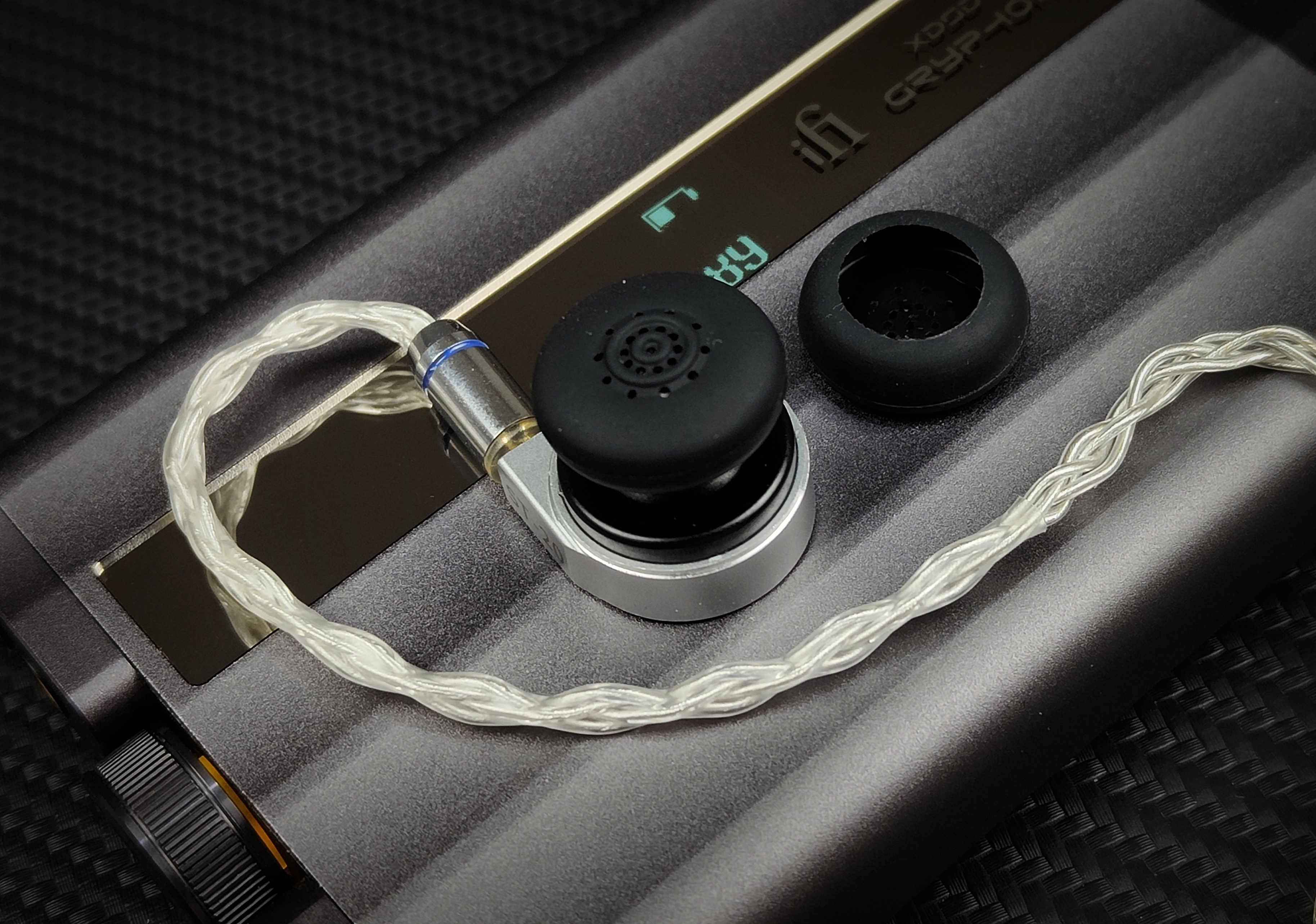 现代的外观，浓郁的情怀？SmabatST20平头耳机听感分享