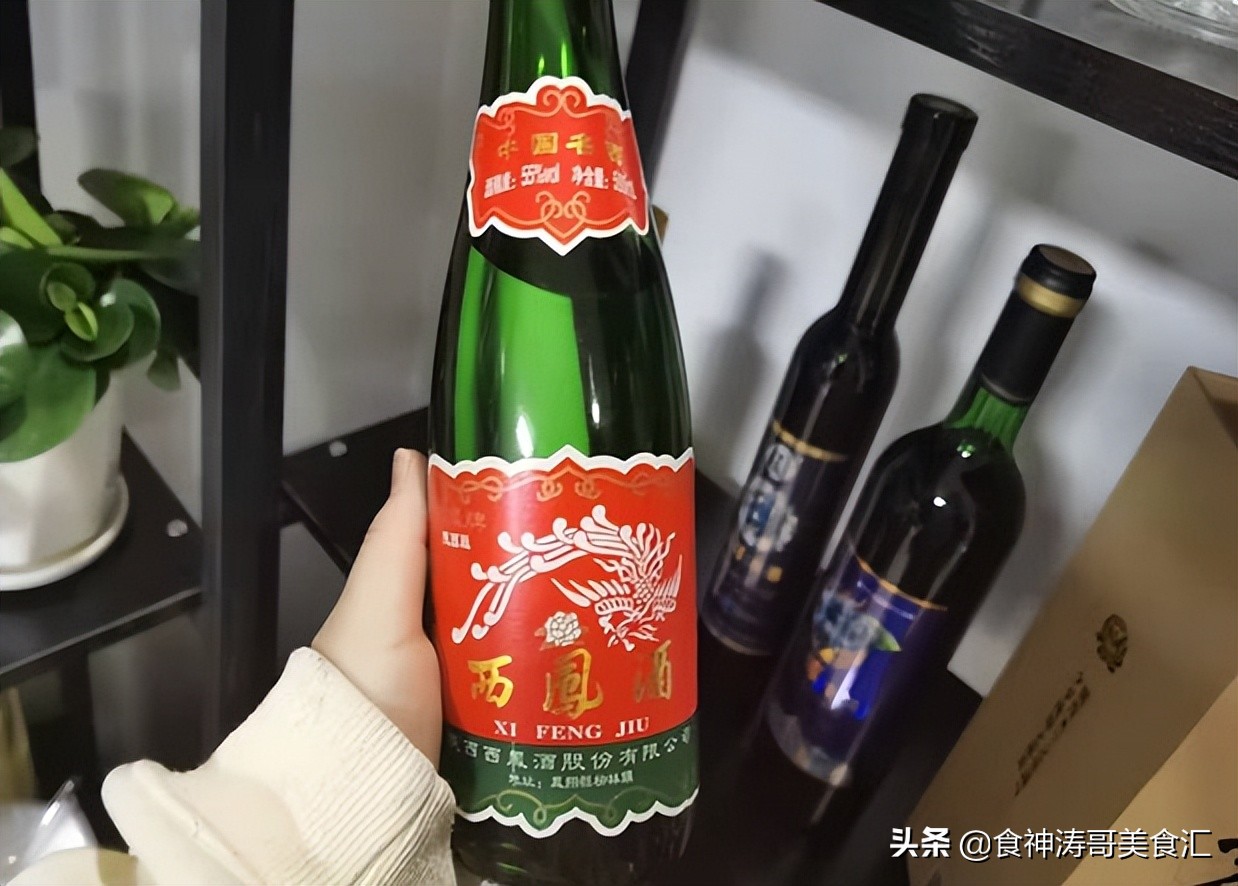 泸州老窖二曲2012年光瓶52度酒,2014年100ml52度五粮液光瓶酒