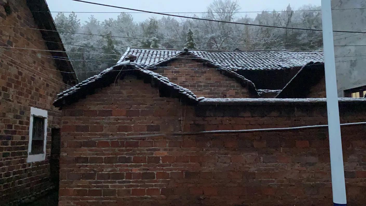 挂锁的村庄,曾经满是烟火故事