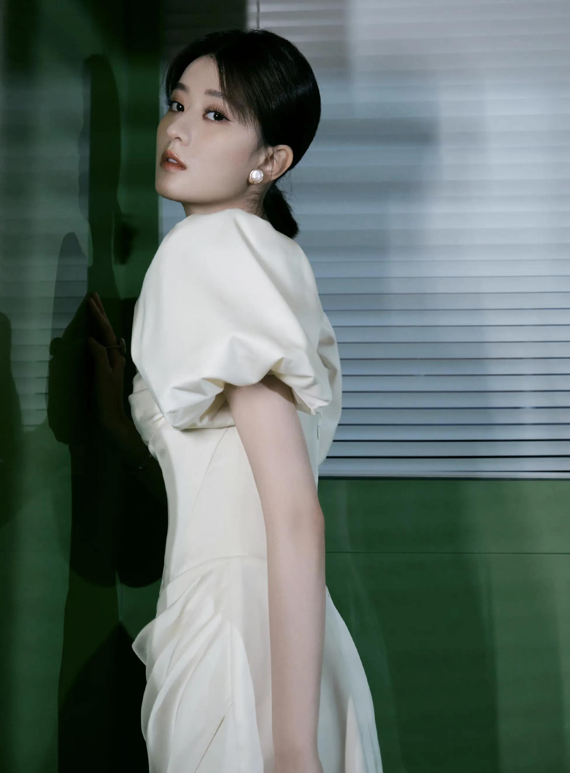 女星乔欣写真合集：如花似玉、亭亭玉立