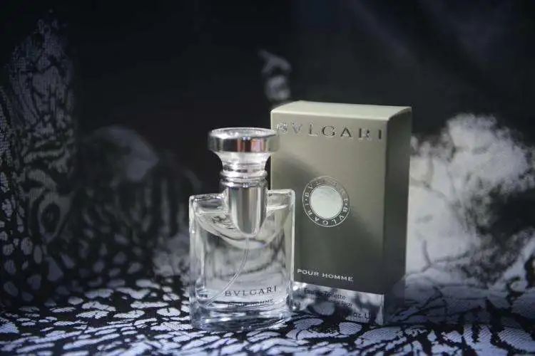 情人节送女朋友香水高端,情人节送哪个香水给女朋友最好