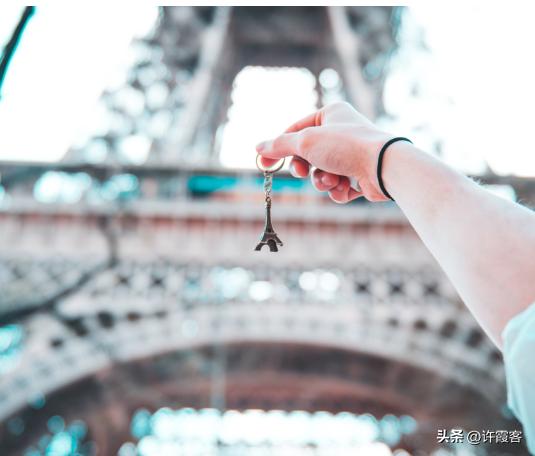 畅游浪漫之都巴黎，为你最亲密的爱人，必须准备的七件最浪漫礼物