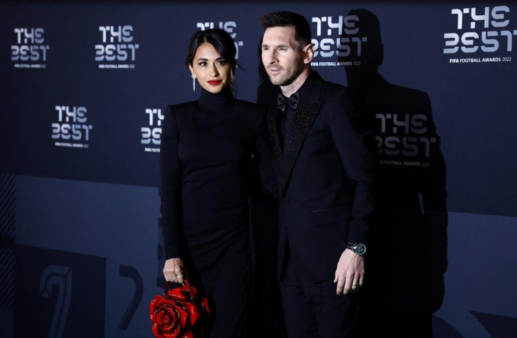 梅西与安东内拉步入婚姻殿堂,梅西情侣装