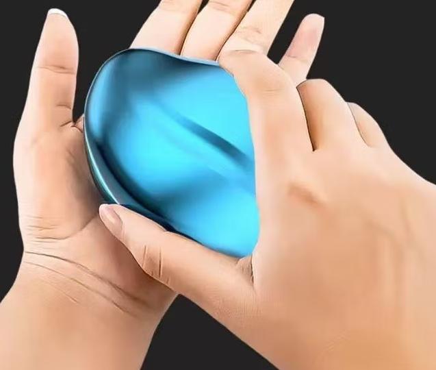 秋天身上干燥起皮屑,秋天皮肤干燥还需要做清洁吗