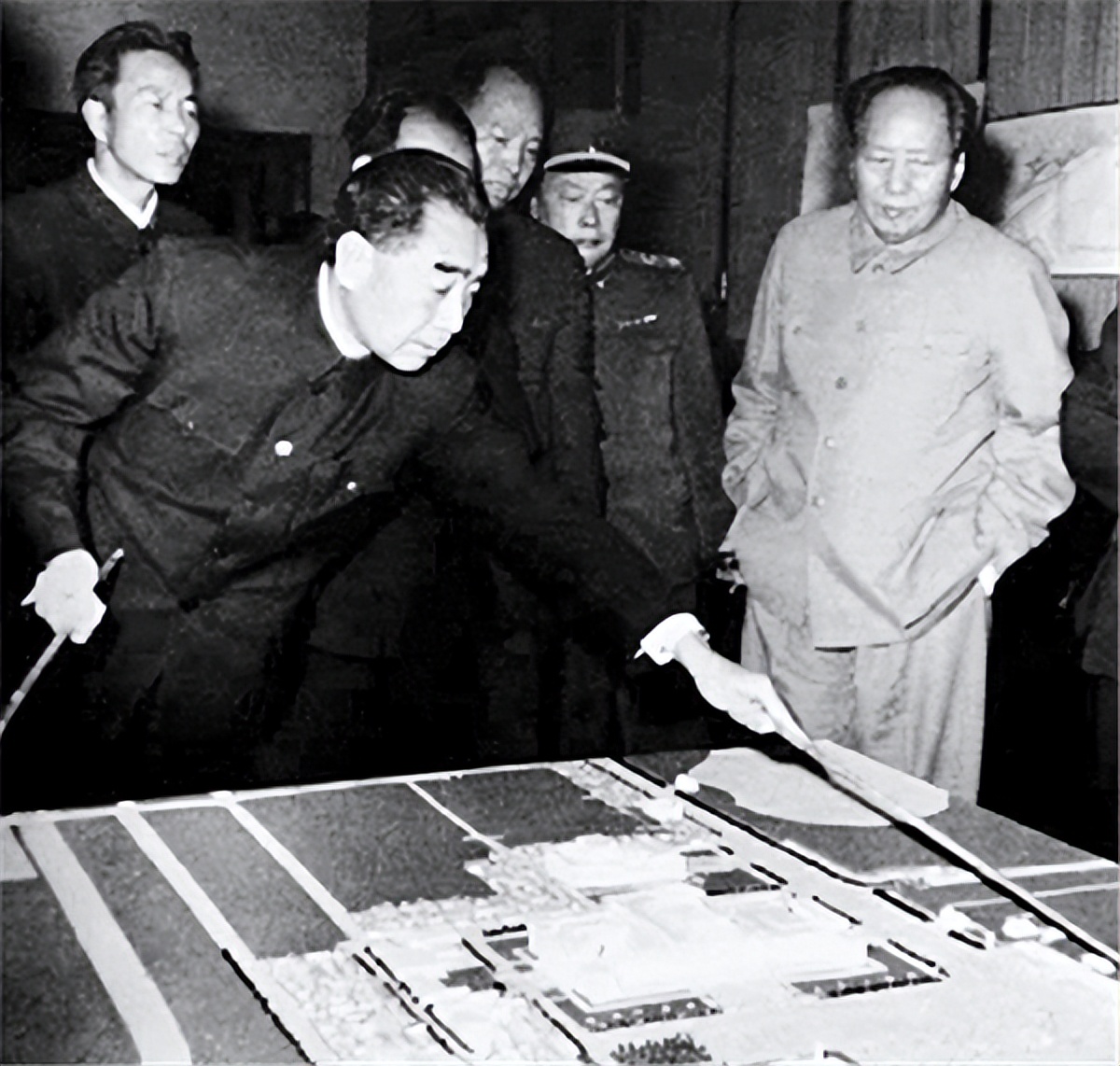 毛主席真实身高是多高？九旬贴身警卫员回忆量身高，解亿万人疑惑