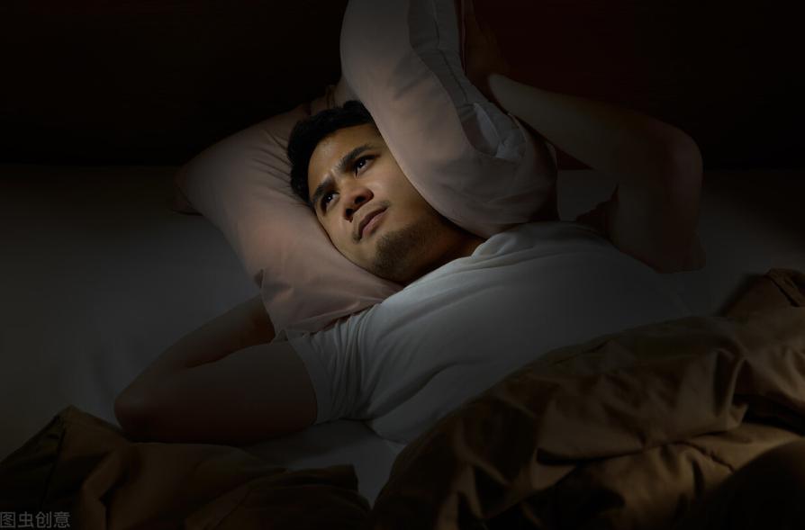 常失眠和缺乏维生素有关系？这2种维生素带着吃，有助于改善睡眠