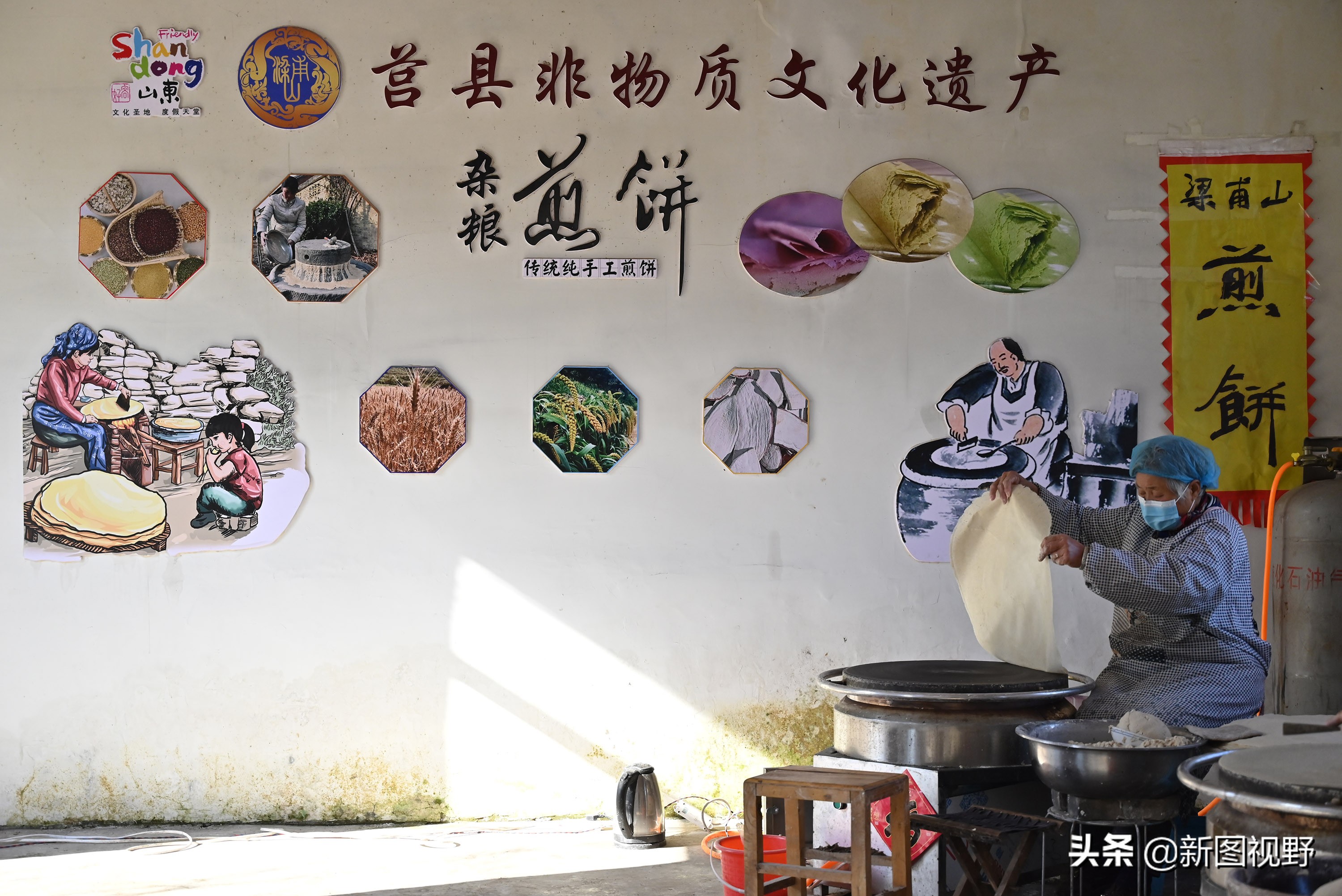 山东农村大妈手工摊煎饼视频,纯手工农村煎饼大姐