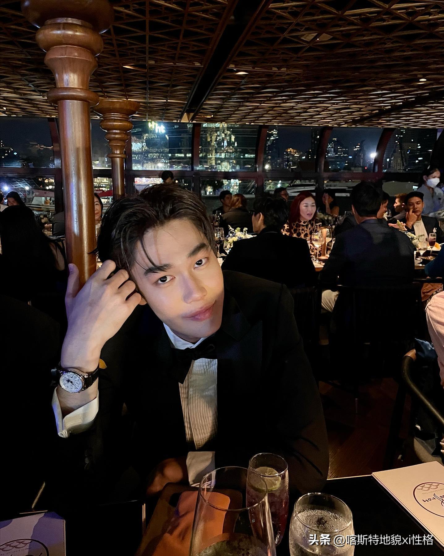 泰版流星花园花泽类dew近日持美貌出席某奢侈品活动