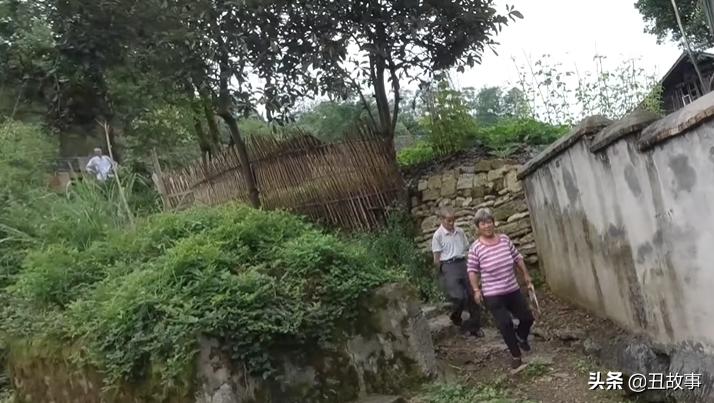 我花了1500元钱，买了一张70年前的遗照，送到千里之外的湖南怀化