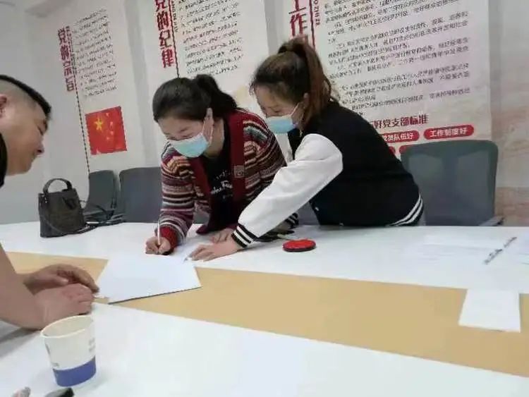 社区解决邻居房屋漏水纠纷案件,房屋漏水起纠纷用心调解挽邻情