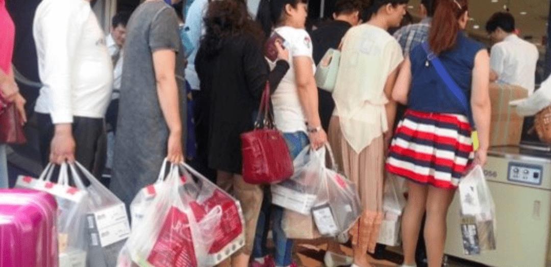 “被家长强迫给室友带纪念品”，破坏了多少宿舍关系